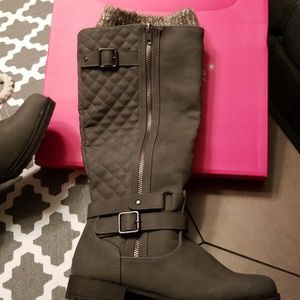 quilted flat boot